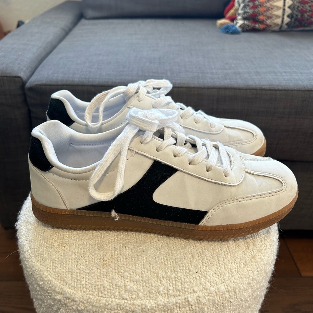No Boundaries Women’s White and Black Lace Up Sports Sneakers Size 7 - Picture 1 of 6